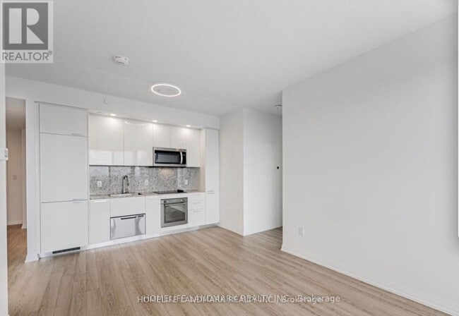 Building Photo - 75-675 Canterbury Pl