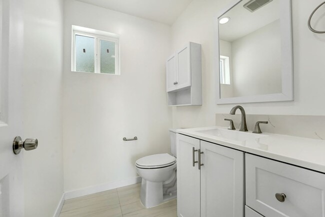Building Photo - 22567 Leadwell St