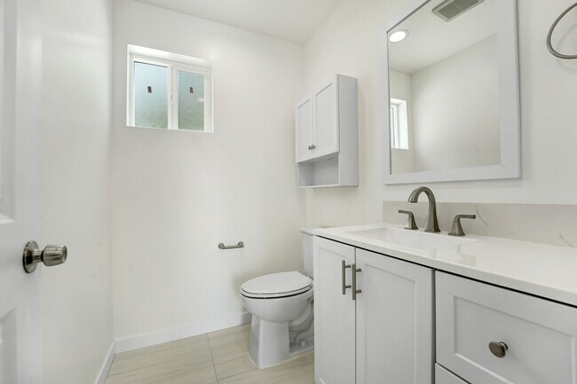 Foto del edificio - 22567 Leadwell St