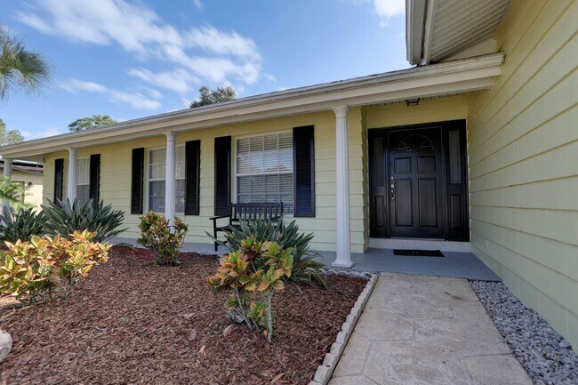 Building Photo - 550 St Dunstan Way