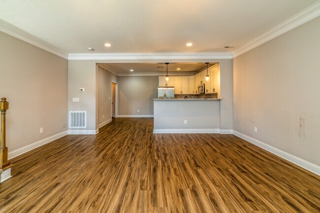 Foto del edificio - 338 Broadberry Ave