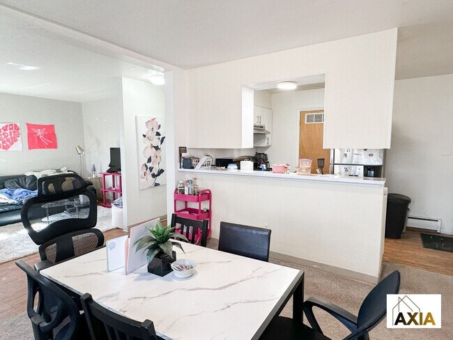 Building Photo - 715-723 19th