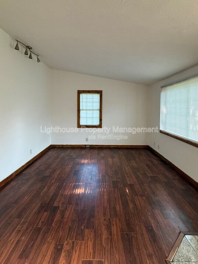 Foto del edificio - 8118 Howard St