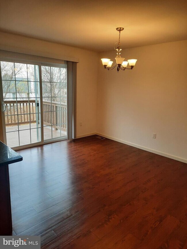 Building Photo - 703 Admiral's Quay Dr