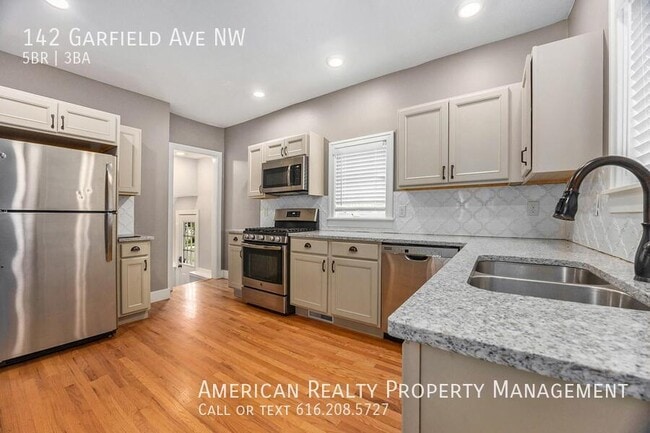 Foto del edificio - 142 Garfield Ave NW
