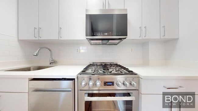 Building Photo - 165 E 35th St
