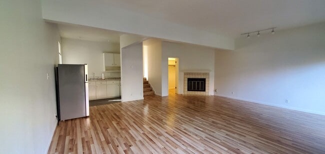 Building Photo - Epic REA - Great Garden Studio Apartment i...