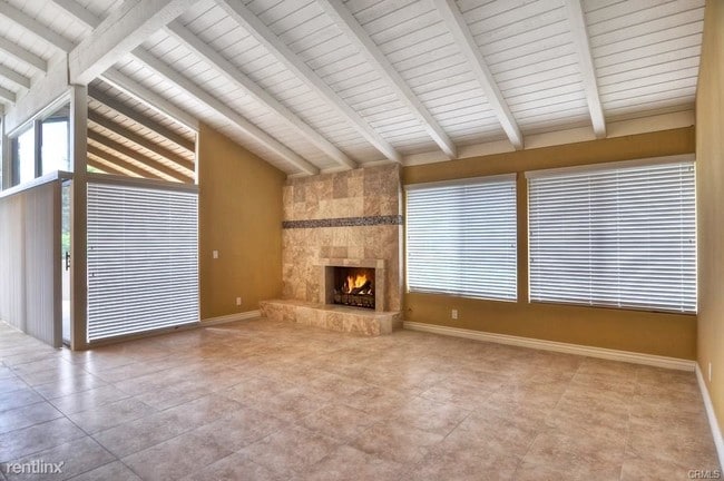 Building Photo - 3 br, 2 bath House - 2220 Fiesta