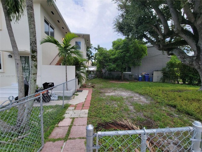 Foto del edificio - 2452 SW 5th St