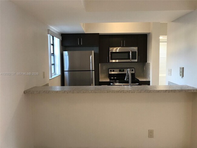 Foto del edificio - 18224 Mediterranean Blvd