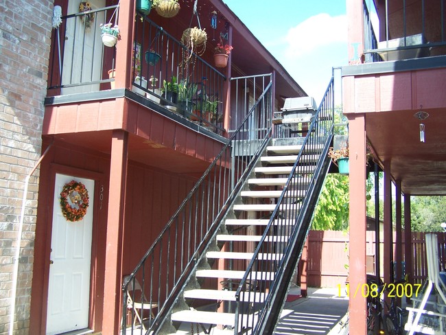 Building Photo - Vestal Apartments