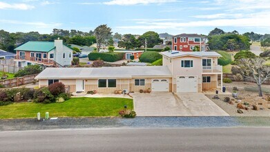 Building Photo - 975 Ocean Dr SW