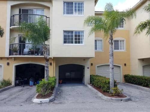 1300 Crestwood Ct S Royal Palm Beach Fl 33411 Townhouse For Rent Townhomes Florida Royal Palm Beach 1300 Crestwood Ct S Primary Photo