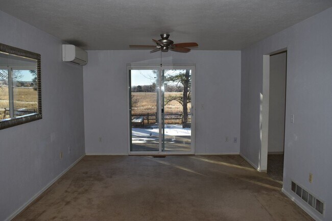 Foto del edificio - 3 br, 2 bath House - 180 W. Sycamore Ln.