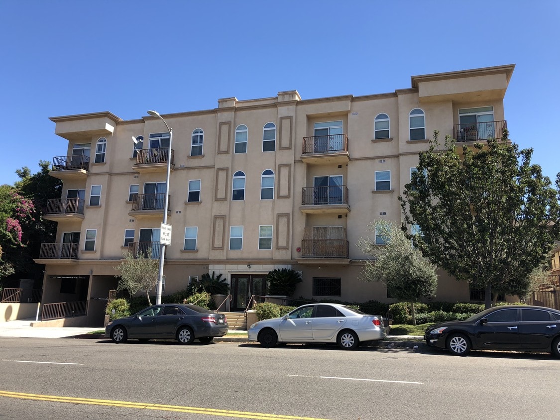 956 S Wilton Pl, Los Angeles, CA 90019 Condo for Rent in Los Angeles