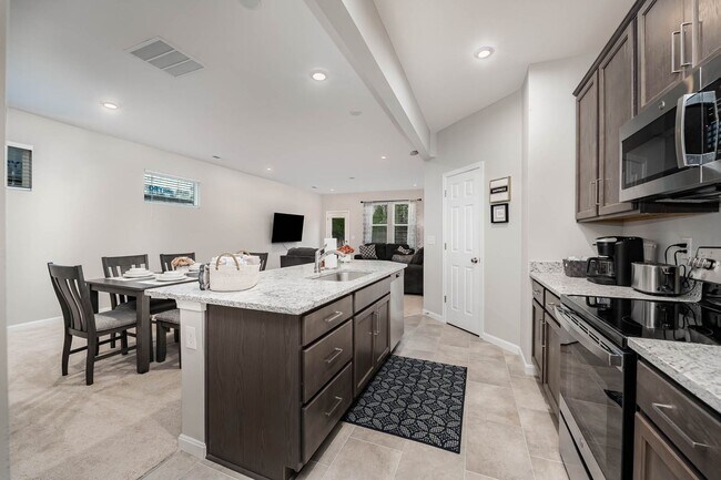 Foto del edificio - Newly Built Home in Lebanon - 4 Bedroom, 2...
