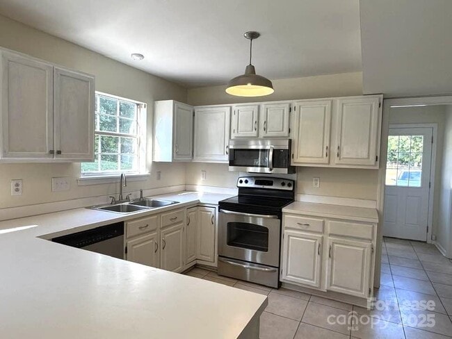 Building Photo - 9037 Castlebay Dr
