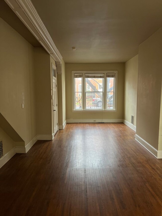 Building Photo - 506 W Chestnut St