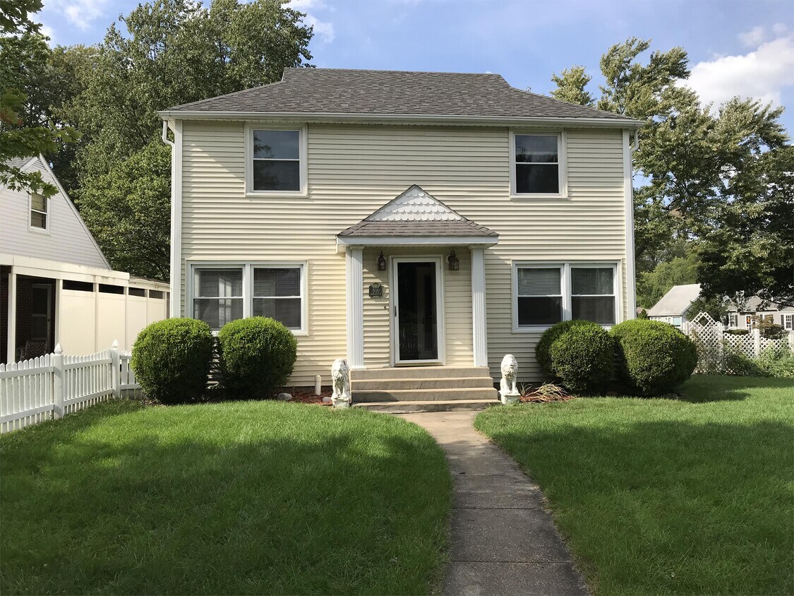 500 Manchester Rd, Normal, IL 61761 House for Rent in Normal, IL