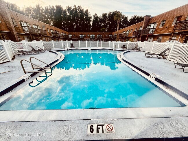 Foto del edificio - 1301 Arlington Ln NE