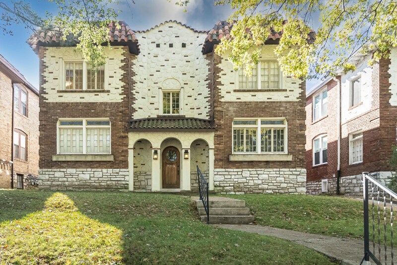 7218 Forsyth Blvd, Saint Louis, MO 63105 Room for Rent in Saint Louis