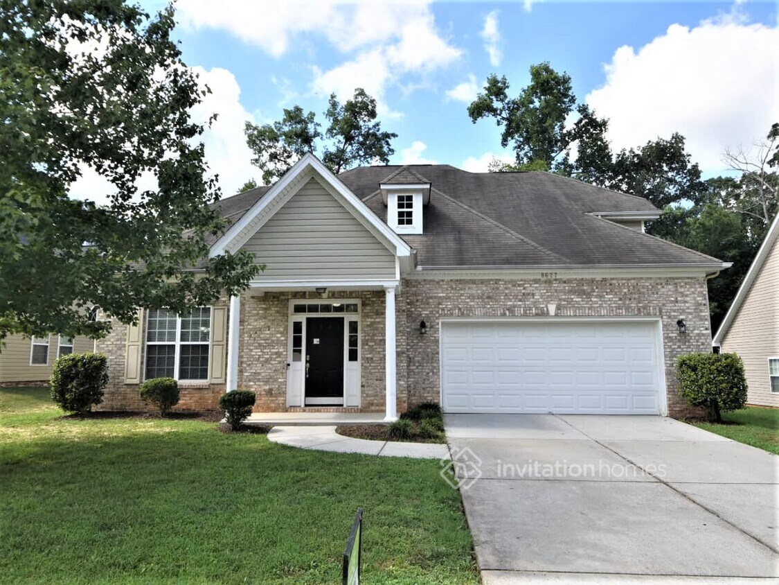 Foto principal - 8627 Ridgeline Ln
