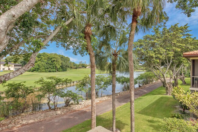 Foto del edificio - 21866 Cypress Cir