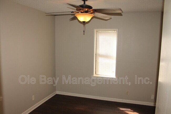 Building Photo - 2305-A Hillwood Dr S