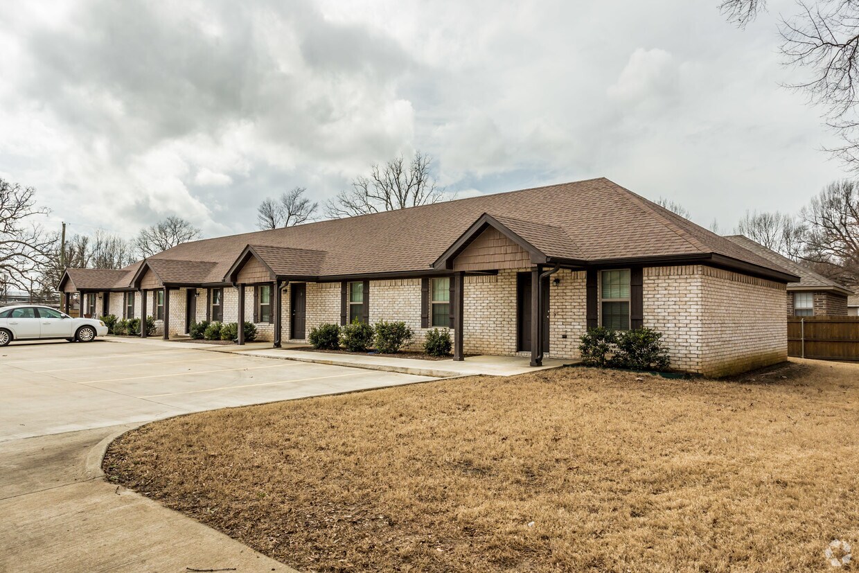 Building Photo - 3900 Griffin St