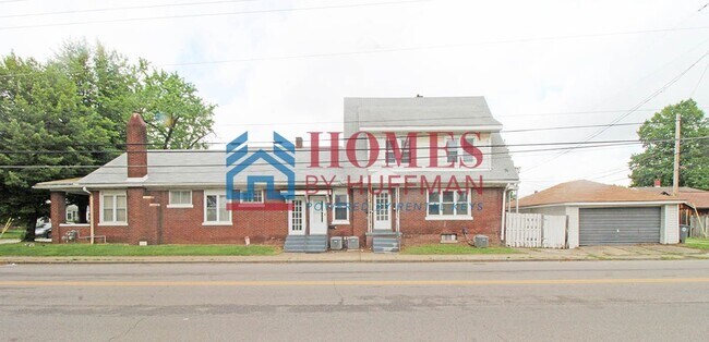 Building Photo - One Bedroom Apartment | Located by UE