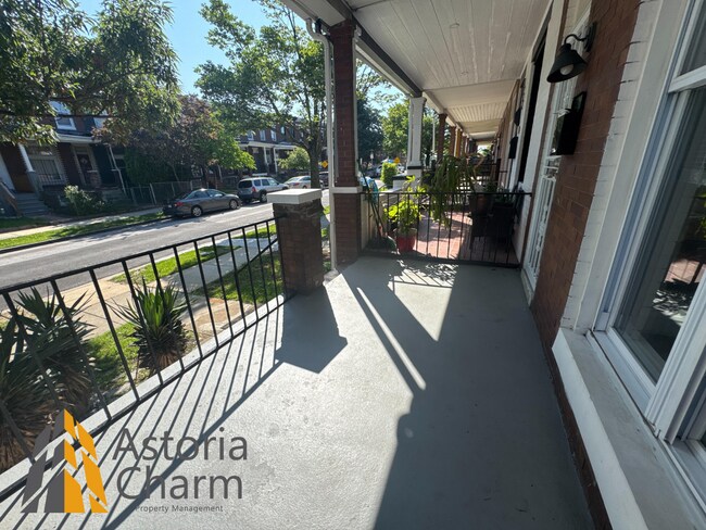 Foto del edificio - Comfortable 3-Bedroom with Hardwood Floors...