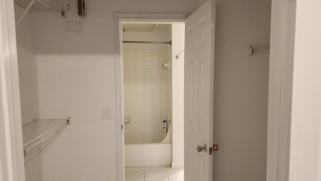 Foto del edificio - 1600 Spring Gate Dr