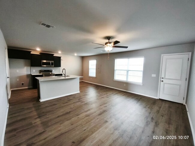 Building Photo - BRAND NEW DUPLEX