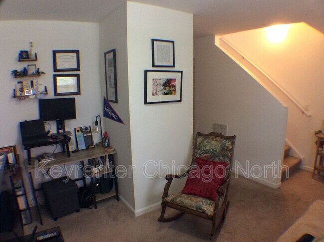 Building Photo - 3228 N Kilbourn Ave