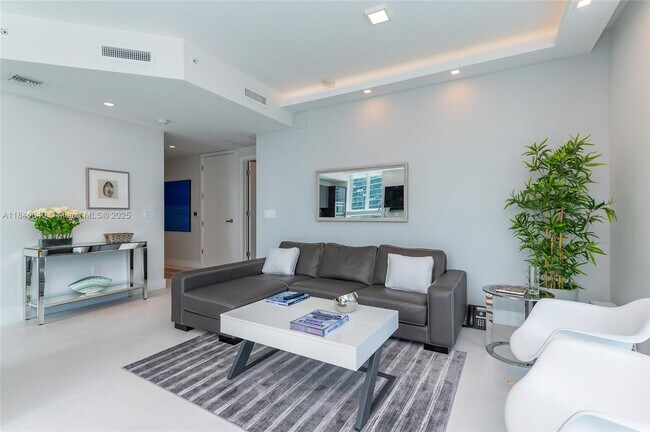 Building Photo - 1080 Brickell Ave