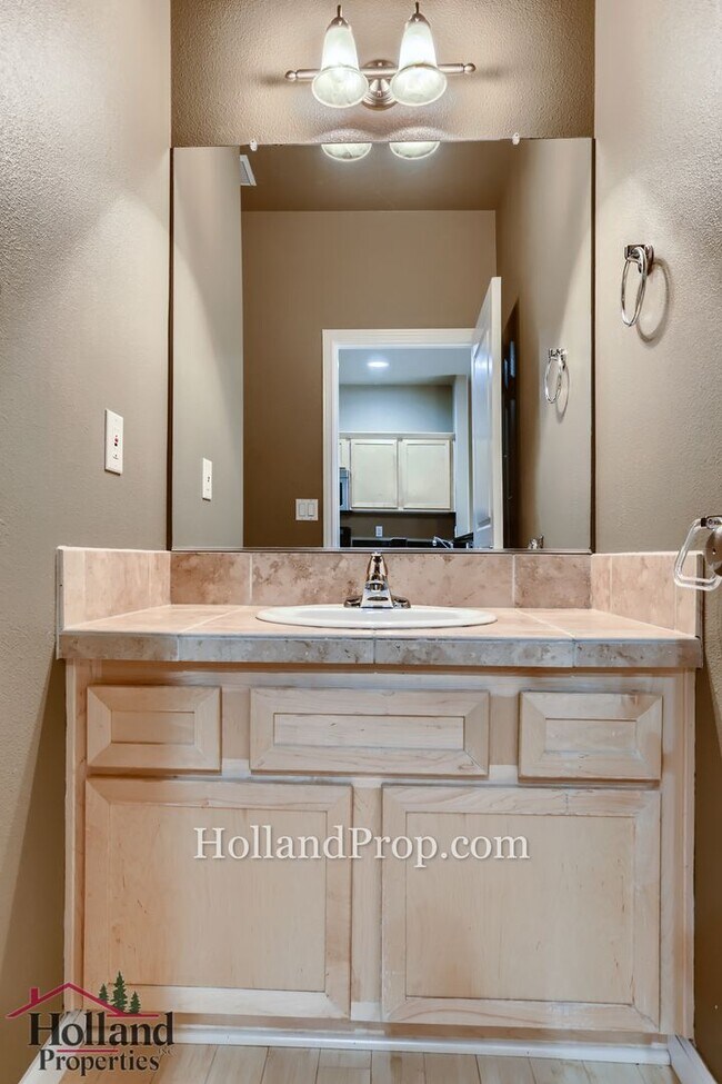 Foto del edificio - Stylish Townhome Near MAX, Nike & Costco in Prime Beaverton Location