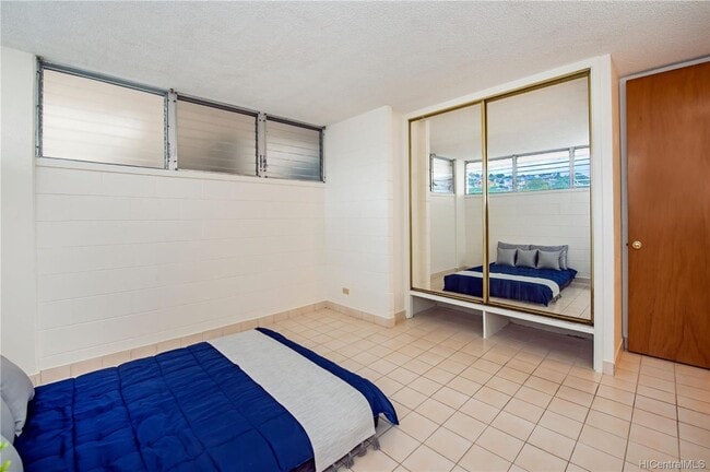 Building Photo - Hale O Kalani Towers - High rise building in Makiki 2 bedroom, 1 bath, 1 parking incl water and s...