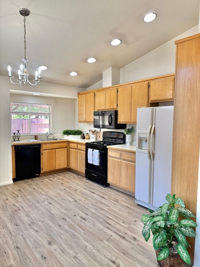 Foto del edificio - 3 bedroom, 2 bath home