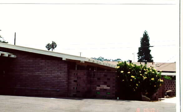 Building Photo - 314-318 322 N Palm Ave