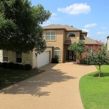Building Photo - 404 Golf Crest Ln