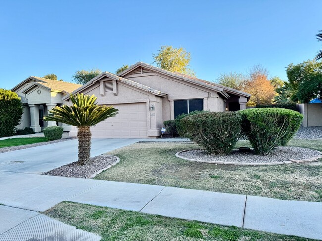 Building Photo - Beautiful 3 Bed/2 Bath Single Level Home I...