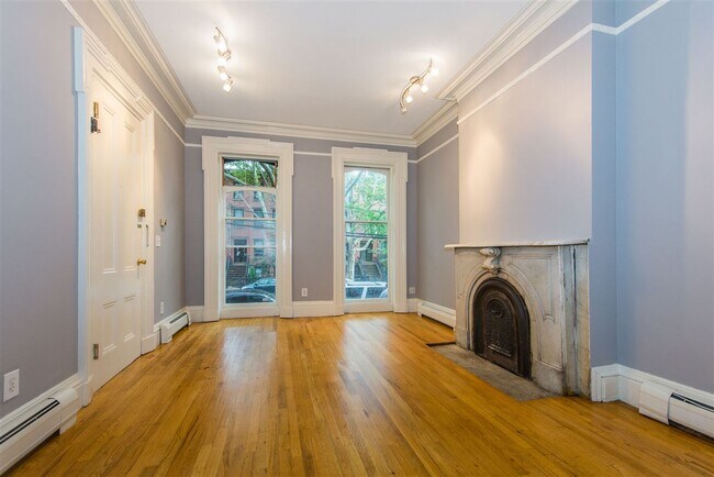 Building Photo - 637 Jersey Ave