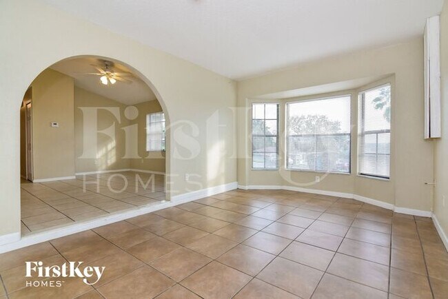 Building Photo - 501 Greenview Terrace