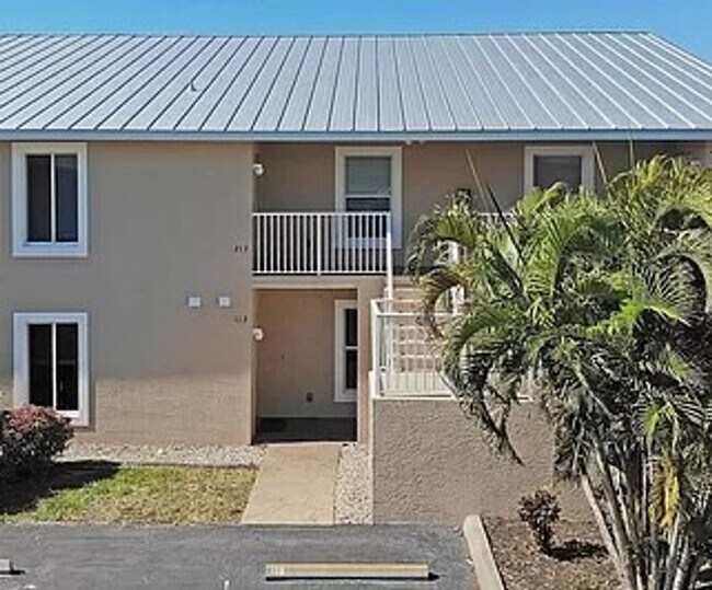 Foto del edificio - *Annual* Spacious 2 bedroom, 1 st floor Co...