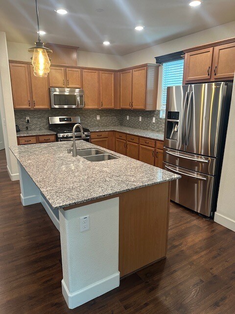 Foto del edificio - Welcome to this inviting 3-bedroom, 3-bath home located in a desirable Riverbank neighborhood