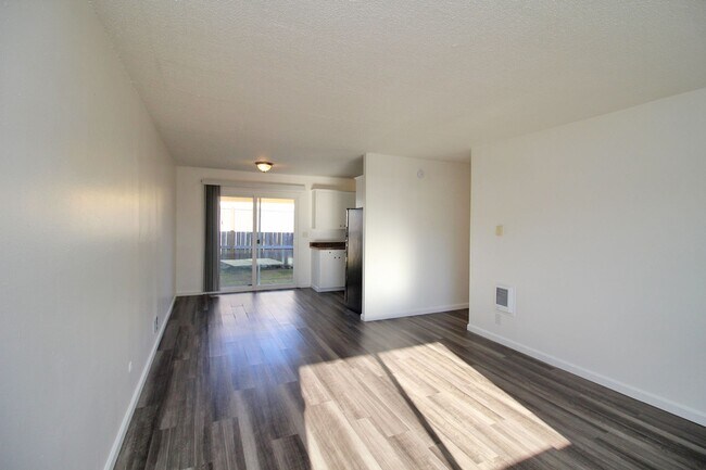 Foto del edificio - 6213-6217 SE Fern Ave