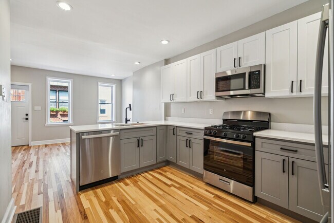 Building Photo - 2120 Latona St