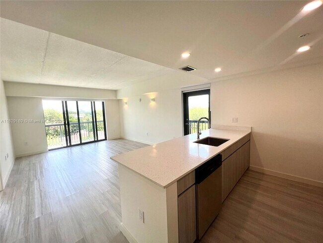 Foto del edificio - 2285 SW 27th St