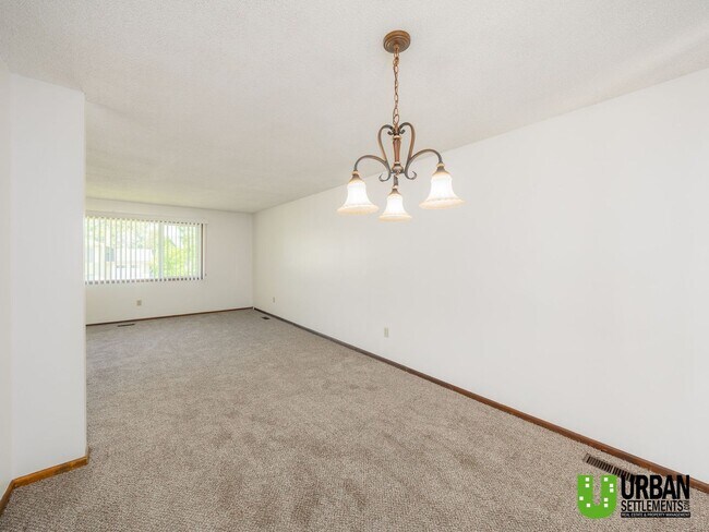 Foto del edificio - Spacious 3 bedrooms and 2 bathrooms Duplex...