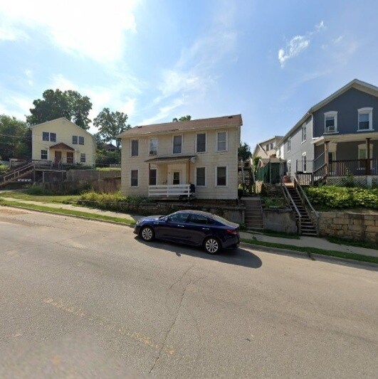 727 Hill St, Dubuque, IA 52001 Townhome Rentals in Dubuque IA